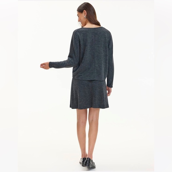 💕3/$25💕 Reitmans Long-Sleeve V-Neck Semi-Fitted Sweater - Picture 3 of 8